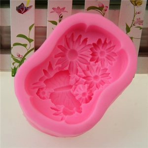 Moule en silicone rose avec diverses formes de tournesols et marguerites pour gâteaux
