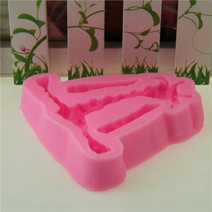 Dettaglio dello stampo in silicone rosa a giraffa per decorazione di torte