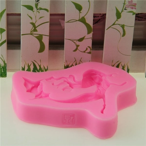 Macro detail of pink mermaid silicone mold showing food-grade safety icon and flexible texture