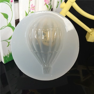Moule en silicone de montgolfière pour résine UV et argile DIY sur surface réfléchie