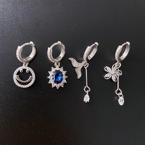 Orecchini a cerchio in argento S925 con zirconi a forma di sorriso e coda di sirena