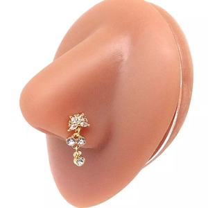 Piercing per il naso a fiore dorato con tre ciondoli in zircone su modello