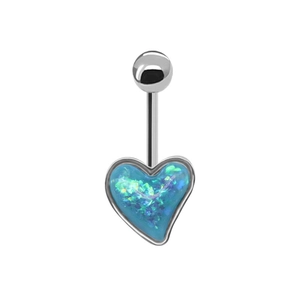 Dettaglio del piercing all'ombelico a cuore con intarsio in opale blu aurora vibrante