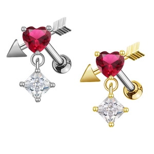 Détails des boucles d'oreilles flèche de Cupidon avec cœur rouge et cristal carré bicolore