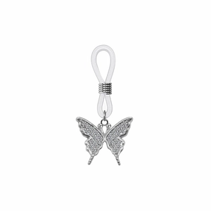 Détail du pendentif papillon en argent avec zircons et boucle anti-perte en silicone