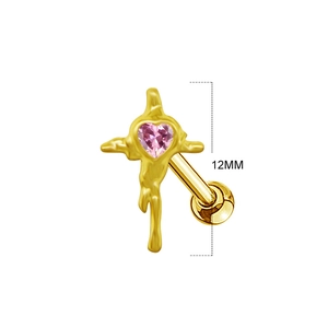 Vue détaillée du clou d'oreille croix en or 12mm avec zircon cœur rose et fermoir boule