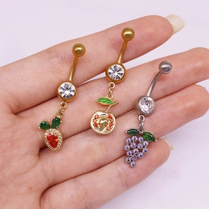 Tres piercings para el ombligo de frutas con fresa, manzana y uva con dijes de circón