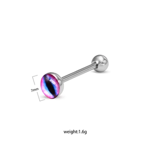 Détail d'un piercing de langue 7mm en acier inoxydable avec motif œil galaxie violet