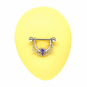 Piercing capezzolo a cuore con pietre viola e dettagli in pizzo in acciaio