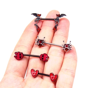Gothic-Brustwarzenpiercing-Set mit Fledermausschwingen, Spinne, Totenkopf und rotem Stein