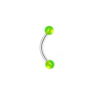 Piercing banane en acier poli avec boules UV vert néon translucides sur fond blanc