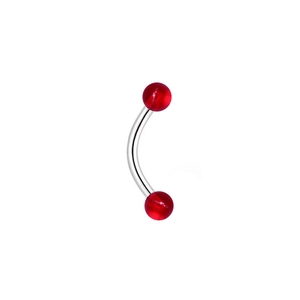 Détail macro d'un piercing courbe en acier inoxydable avec des billes acryliques rouges