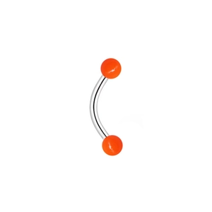 Détail d'un piercing courbe en acier inoxydable avec des billes en acrylique orange