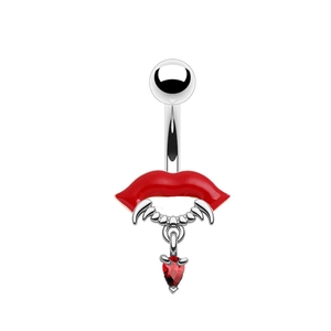 Detail von Vampir-Lippen-Bauchnabelpiercing mit rotem Zirkon-Wassertropfenanhänger
