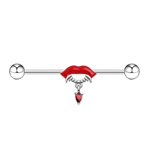 Detailaufnahme Industrial Barbell mit rotem Lippen-Anhänger und herzförmigem Zirkon