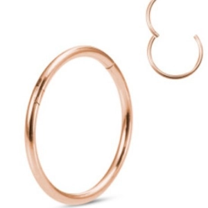 Anello piercing a segmento in titanio oro rosa con chiusura a cerniera per il naso
