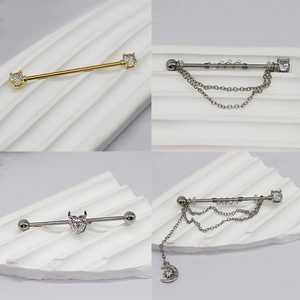 Barre piercing industrial oro e argento con ciondoli luna cuore e catene di zirconi