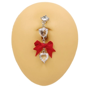 Piercing para el ombligo de plata con cristales de corazón y un lazo de satén rojo
