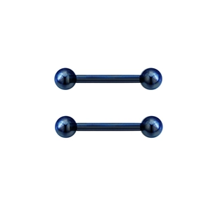 Dettaglio di una coppia di piercing in acciaio inossidabile blu scuro per capezzolo o lingua