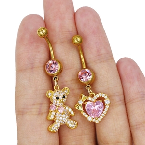 Détails de piercings de nombril dorés avec ours en peluche et zircon rose en cœur