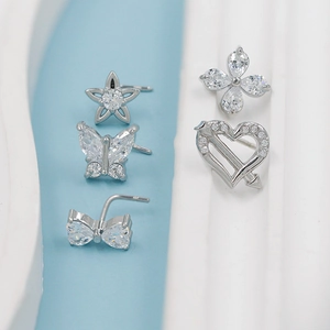 Set di piercing al naso a L in argento con disegni di farfalle e cuori in zircone