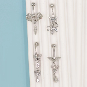 Set van vier zilveren navelpiercings met vlinder, bloemen en zirkonia hangertjes
