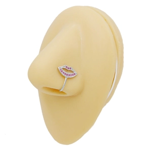 Dettaglio di clip per naso a forma di labbra in argento con zirconi rosa senza foro