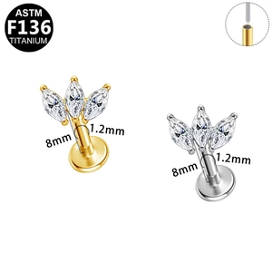 Détail macro du piercing labret en titane F136 avec zircone marquise et filetage de 1,2 mm