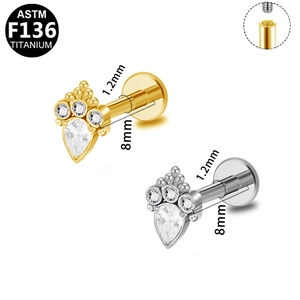 Vue détaillée du piercing labret en titane F136 avec couronne de zircon et filetage