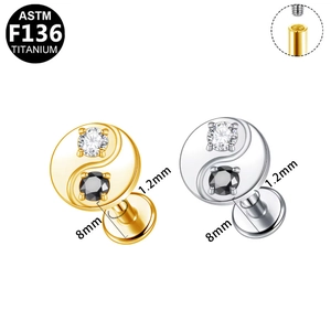 Titanium F136 oorknopje met yin yang zirkoon stenen in goud en zilveren uitvoering