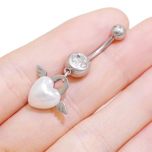 Piercing ombligo acero inoxidable con dije corazón de perla, alas y circón brillante