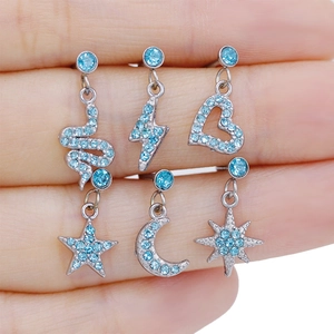 Set di sei piercing al naso in acciaio inossidabile con cristalli azzurri in varie forme