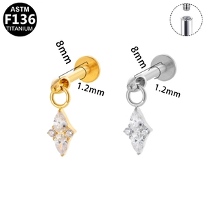 Detailweergave van G23 titanium labret piercing met marquise-ster en interne schroefdraad