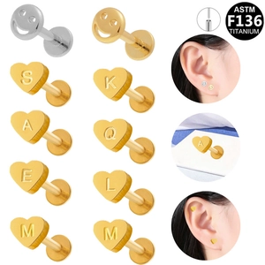 F136 Titanium Oorknopjes Hart Letter Lachend Gezicht Piercing Sieraden Kleine Labret Stud Voor Dames Heren Goud Minimalistisch