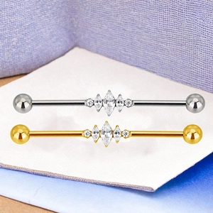 Macro-opname van de industriële barbell met marquise zirkonia in goud en zilver