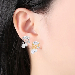 Pendientes de titanio F136 con borlas y cristales de marquesa en acabado oro y plata