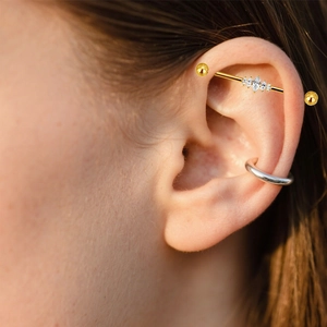 F136 Titanium industriële barbell met vijf marquise-zirkonia voor oorpiercings