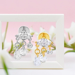 Detalle de piedras marquesa y gota en pendientes roscados de titanio F136 de lujo