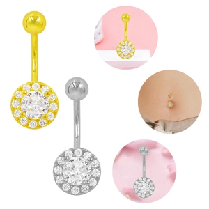 Detalle de piercings de ombligo en plata y oro con piedras de circón tipo halo