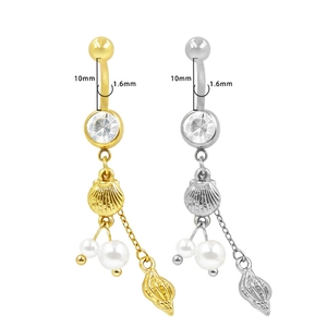 Dettaglio che mostra lo spessore di 1,6 mm e la lunghezza di 10 mm di questi piercing ombelico