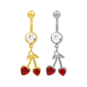 Dettaglio di piercing all'ombelico a ciliegia a forma di cuore in oro e argento con gemme