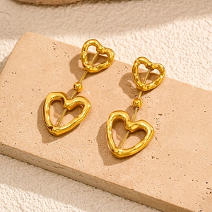 Elegante 18k vergoldete Herz-Ohrhänger mit Hammerschlag-Textur für Damen