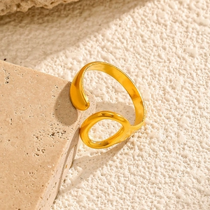 Bague ouverte minimaliste en acier inoxydable plaqué or avec design ovale creux