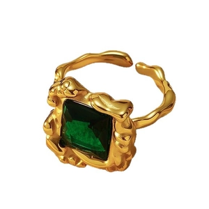Vintage vergoldeter Ring mit Lava-Textur und quadratischem smaragdgrünem Zirkon