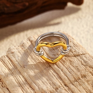 Bague cœur bicolore en acier inoxydable avec breloque dorée et anneau argenté sur pierre