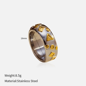 Detail of stainless steel wide ring with gold geometric patterns and size specifications