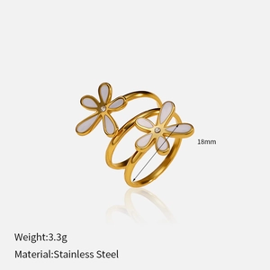 Detailed view of 18mm golden stainless steel ring featuring dual white flower designs