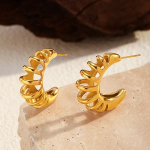 Pendientes de gota chapados en oro de 18K con diseño moderno de espiral hueca