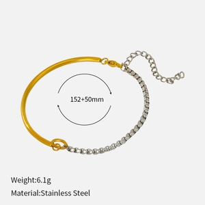 Détails du bracelet bicolore en acier inoxydable montrant le poids 6,1g et la taille 152+50mm