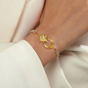 Bracciale dorato con ciondoli sole e luna e doppia fila di zirconi incastonati pavé